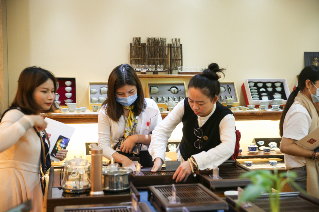 熱烈歡迎中國(guó)評(píng)茶師 · 茶藝師同學(xué)聯(lián)誼會(huì)的老師們到訪漢唐臺(tái)州總部插圖14